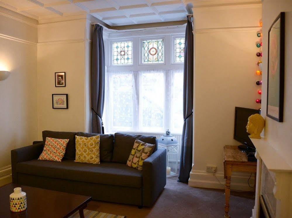 Queens Apartment Уърдинг Екстериор снимка