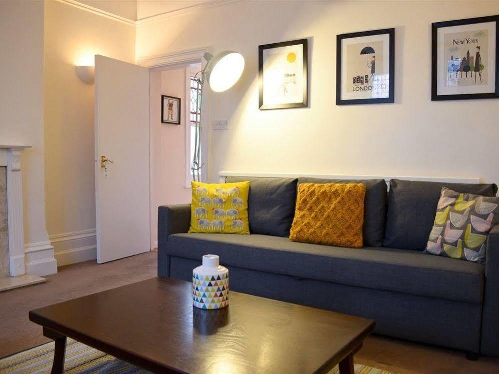 Queens Apartment Уърдинг Екстериор снимка