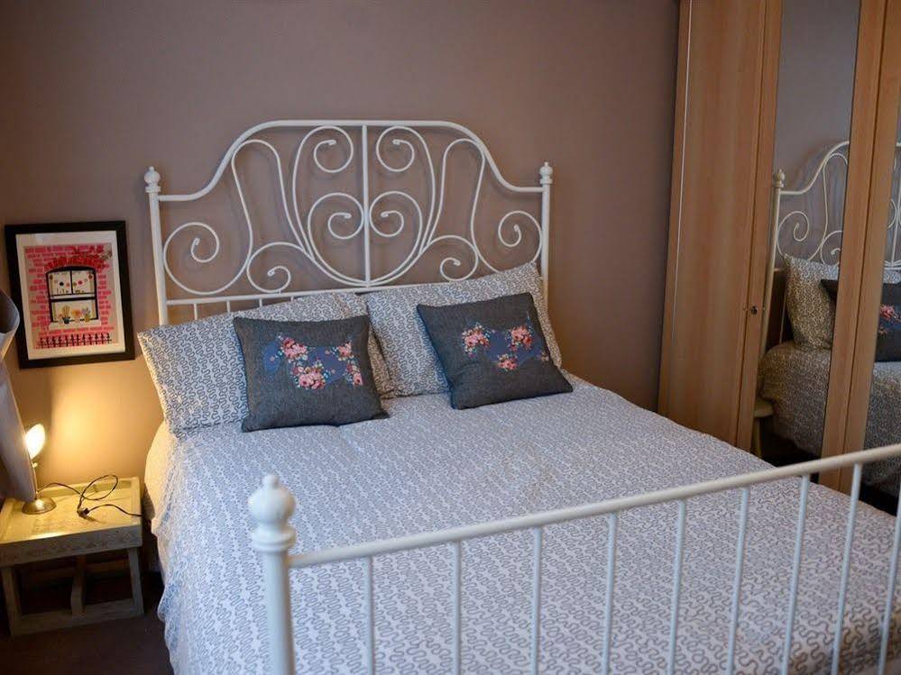 Queens Apartment Уърдинг Екстериор снимка